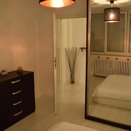 Classy Arc De Triomphe Apartment