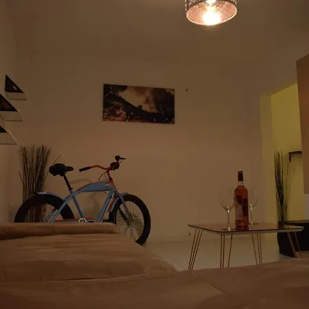 Classy Arc De Triomphe Apartment